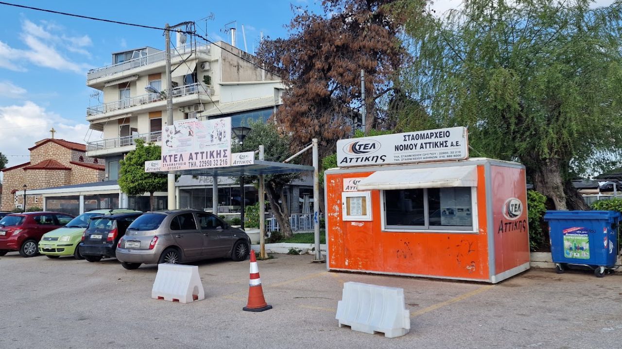 KTEL Attikis bus kiosk and shelter at Skala Oropou