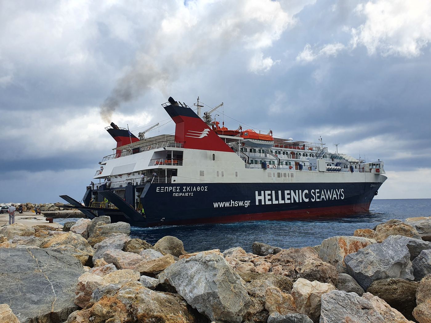 Alonissos ferry port